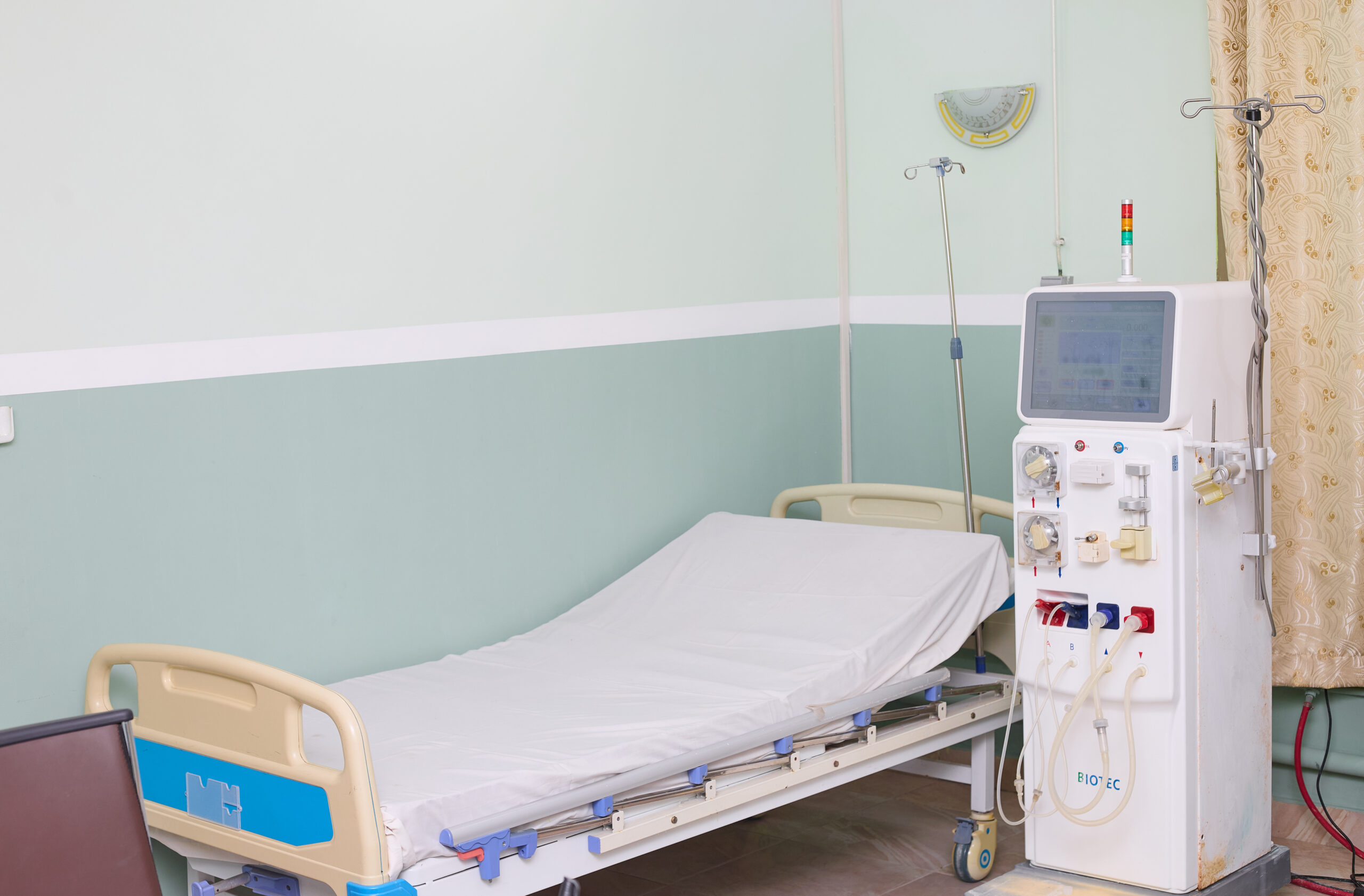 5 lits de soins intensifs équipés